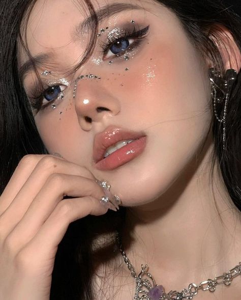 Make Up With Gems Rhinestones Eye Makeup, Ateez Makeup Inspired, Face Gem Ideas, Aesthetic Pink Color, Eyelash Aesthetic, Aespa Makeup, Eye Makeup Inspo, Aespa Drama, Professional Eye Makeup