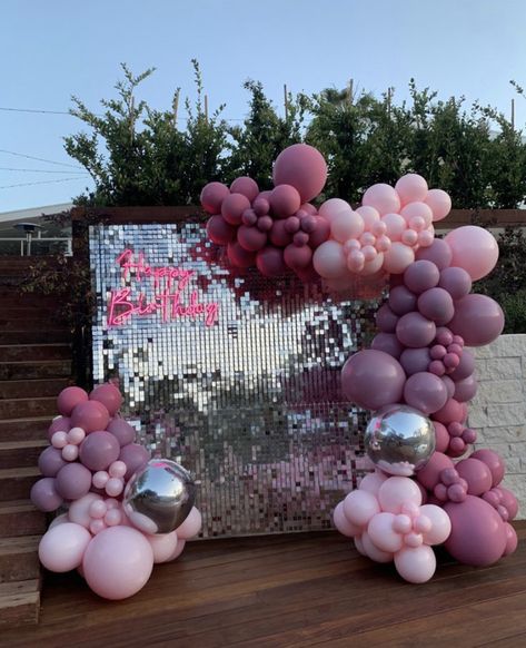 Pink Disco Birthday Party, 14th Birthday Ideas, Disco Theme Birthday, Pink Theme Birthday, Bday Themes, Disco Birthday, Disco Birthday Party, Girly Birthday Party, Girly Birthday