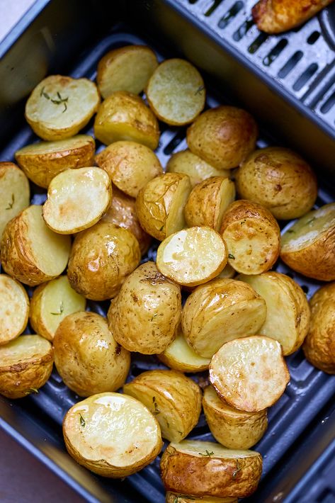 recette de Pommes de terre rôties à l’Airfryer Air Fryer Cosori, Potatoes Air Fryer, Air Flyer, Air Fryer Healthy, Air Fry, Batch Cooking, Air Fryer, Food Lover, Grilling