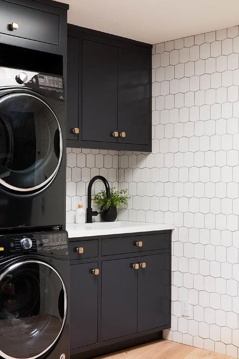 Black And White Utility Room Ideas, Black Laundry Cabinets, Black And Gold Laundry Room Ideas, Black White Gold Laundry Room, Sleek Laundry Room, Black Cabinet Laundry Room, Black And Gold Laundry Room, Black Cabinets Laundry Room, Laundry Room Black Cabinets