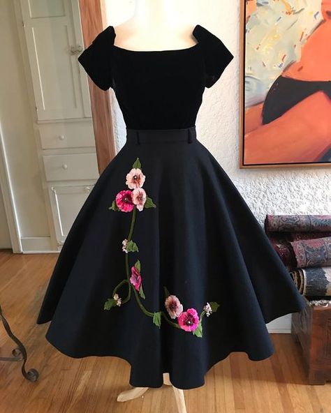 Wear It Again Sam Vintage on Instagram: "🌷Lovely 1950’s Black felt Circle Skirt Appliquéd with silk and velvet Flowers -Up for grab!🌷Made by “Alson Sportswear” Select Separates , this skirt is the epitome of casual 1950’s style! Soft to the touch inky black wool felt artfully adorned with silk and velvet three dimensional flowers that are finished with prong set rhinestones! -So lovely! It sits high at the waist with a flattering 1&1/2” waist band -it has belt loops but no belt -I personally w 1950’s Style, Velvet Flowers, Black Felt, Circle Skirt, Dress Designs, Black Wool, Waist Band, Three Dimensional, Wool Felt