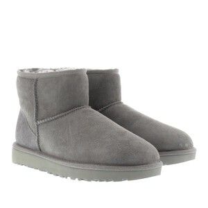 Ugg Boots Outfit Baddie, Ugg Boots Outfit Chestnut, Ugg Boots Outfit Winter, Grey Uggs, Ugg Boots Outfit, Grey Ugg Boots, Ugg Classic Mini Ii, Black Boots Outfit, Ugg Boots Cheap