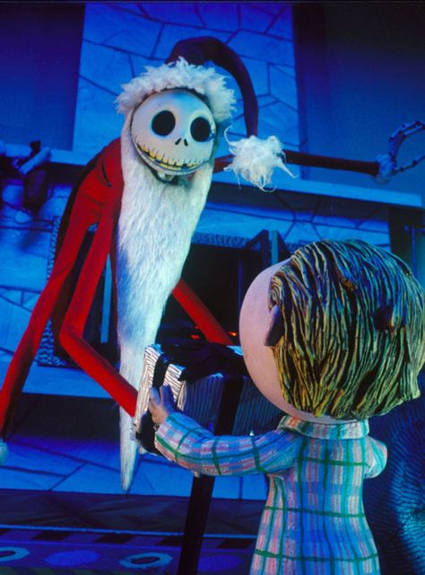 Nightmare Before Christmas Quotes, Christmas Horror Movies, Best Holiday Movies, List Aesthetic, Santa Klaus, Best Halloween Movies, Nightmare Before Christmas Wallpaper, Christmas Horror, Ebenezer Scrooge