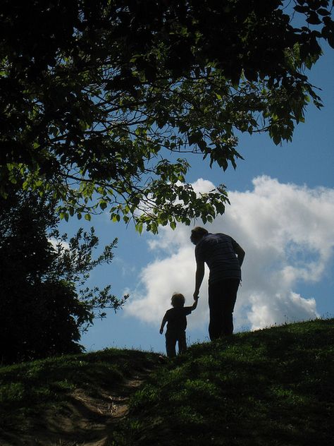 family Father With Son, Son And Dad, Cloud Gazing, Baby Hiking, Boy Pics, Good Father, Dad And Son, Family Matters, Dad Son