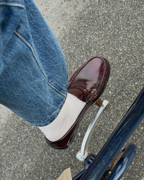 Burgundy Loafers Outfit, Red Loafers, Loafers Outfit, Paris Mode, Mens Outfit Inspiration, Shoe Inspo, Fall Fits, Swag Shoes, Winter Fits