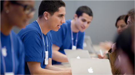 Former Apple Store Employees Provide Amusing Glimpse Into Company's Retail Culture Apple Genius Bar, Genius Bar, Apple Repair, Apple Support, Apple Store, Tech Support, Steve Jobs, Apple Products, Apple News