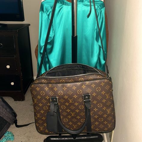 I am selling my Louis Vuitton laptop, Crossbody shoulder bag. Louis Vuitton Laptop Bag, Lv Pattern, Vuitton Handbags, Louis Vuitton Handbags, Crossbody Shoulder Bag, Laptop Bag, Louis Vuitton Monogram, Diaper Bag, Louis Vuitton