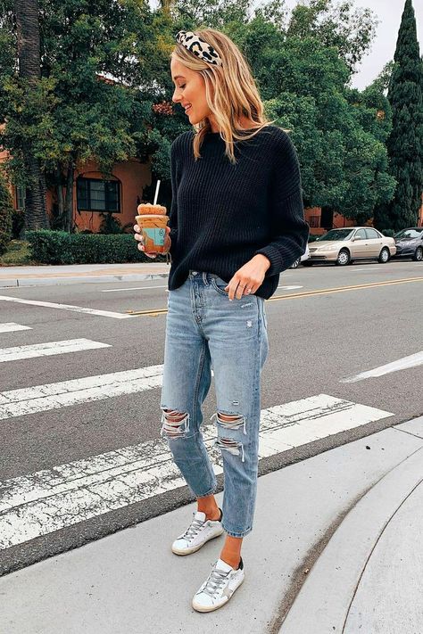 Comfy Jeans Outfit, Black Maternity Jeans, Mama Jeans, Leopard Headband, Mum Jeans, Looks Jeans, Mom Jeans Outfit, Outfit For Travel, Ripped Mom Jeans