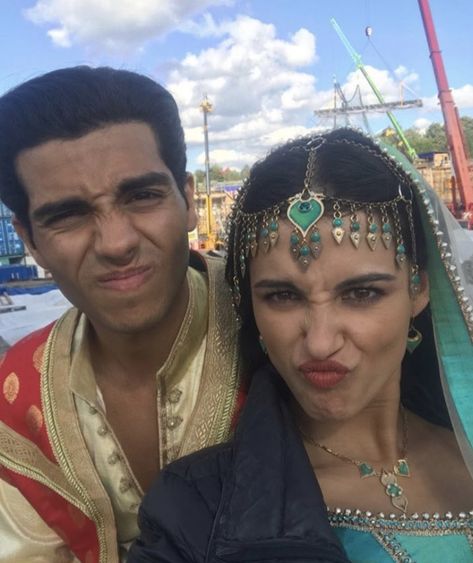 Mena Massoud And Naomi Scott on the set of Aladdin ❤️💙 #aladdin Aladdin Cast, Jasmine And Aladdin, Aladdin Wallpaper, Aladdin Live, Mena Massoud, Aladdin 2019, Aladdin Jasmine, Disney Jasmine, Vintage Nostalgia