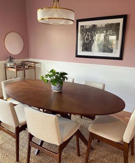 Mcm Dining Room, Modern Oval Dining Table, Pink Dining Rooms, Oval Dining Room Table, Dining Table For 6, Mesa Oval, Mid Century Dining Table, Midcentury Modern Dining Table, Oval Dining Table