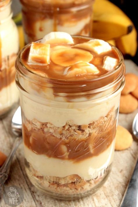 Caramel Banana Pudding Parfaits Caramel Banana Pudding, Pudding Ideas, Mason Jar Desserts Recipes, Jar Desserts, Jar Cake, Mason Jar Desserts, Homemade Banana Pudding, Pudding Parfait, Parfait Desserts