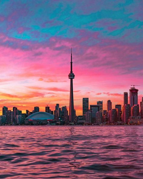 Toronto Wallpaper Toronto, Toronto Cn Tower, Toronto City, Scenic Wallpaper, Toronto Travel, 80s Aesthetic, Toronto Ontario Canada, American Road Trip, 80s Music