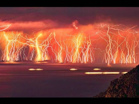 Catatumbo’s Lightning Show Catatumbo Lightning, Lightning Photos, Lightning Storms, Bawah Air, Wild Weather, Forces Of Nature, Thunder And Lightning, Lightning Storm, Stormy Weather