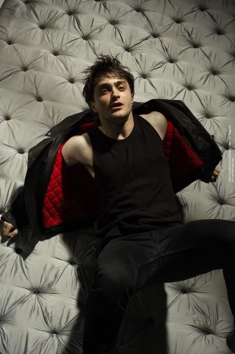 Daniel Radcliffe Photoshoot, Daniel Rad, Daniel Harry Potter, Young Harry Potter, Stile Harry Potter, Glume Harry Potter, Daniel Radcliffe Harry Potter, Harry Potter Background, Harry Draco