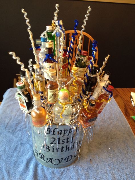 21st Birthday Centerpieces Turning 21, 21sr Birthday Ideas For Guys, 21sr Birthday Gifts For Her, Airplane Bottle Gift Ideas, 21sr Birthday Ideas, 21sr Birthday, 21st Birthday Centerpieces, Drink Tower, Bottle Gift Ideas