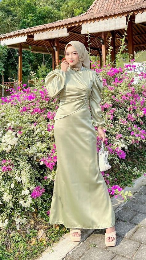 Gaun Bridesmaid Hijab Satin, Baju Bridesmaid Muslim, Bridesmaid Dresses Hijab Satin, Gaun Bridesmaid Hijab, Baju Bridesmaid Modern Hijab, Baju Bridesmaid Hijab, Bridesmaid Dresses Hijab, Outfit Ideas Muslim, Braidsmaid Dresses