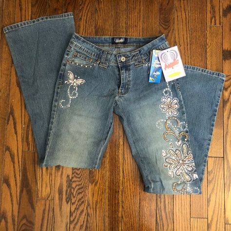 Embroidered Low Rise Jeans, 2000’s Jeans, Embroiderd Jeans, 2000s Pants, 00s Mode, 2000s Jeans, Rhinestone Jeans, Low Rise Bootcut Jeans, Butterflies And Flowers