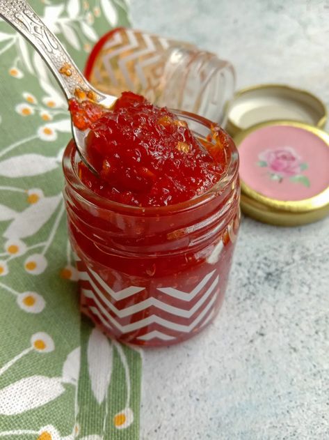 Chilli Jam Recipe, Red Onion Jam, Gooseberry Recipes, Rhubarb Chutney, Jam Recipes Homemade, Chilli Jam, Red Bell Peppers, Relish Recipes, Chilli Recipes