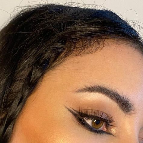 ELEONORA STRIZZI on Instagram: "Reverse cat eye 🐱" Reverse Eyeliner Make Up, Reverse Cat Eye Eyeliner, Reverse Liner, Reverse Cateye, Undereye Liner, Under Eye Eyeliner, Reverse Cat Eye Makeup, Reverse Eyeliner, Eyeliner Under Eye