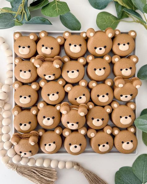 Teddy Bear Macarons, Teddy Bear Desserts, Teddy Bear Candy Bar, Bear Themed Food, Teddy Bear Dessert Table, Bear Desserts, Bear Macarons, Animal Macarons, Taekook Fanfiction