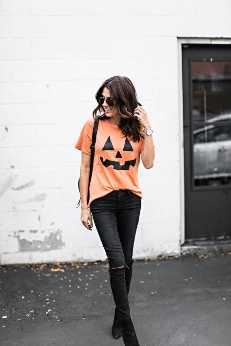 October Outfits, Outfit Halloween, Hello Fashion, Orange T Shirt, Black Suede Booties, Halloween 2016, Orange T Shirts, Pumpkin Pattern, Pumpkin Shirt