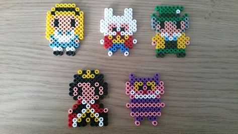 Mini Hama Beads, Perler Beads Ideas, Alice In Wonderland Alice, Melt Beads Patterns, Wonderland Alice, Pearl Beads Pattern, Easy Perler Beads Ideas, Art Perle, Perler Bead Templates