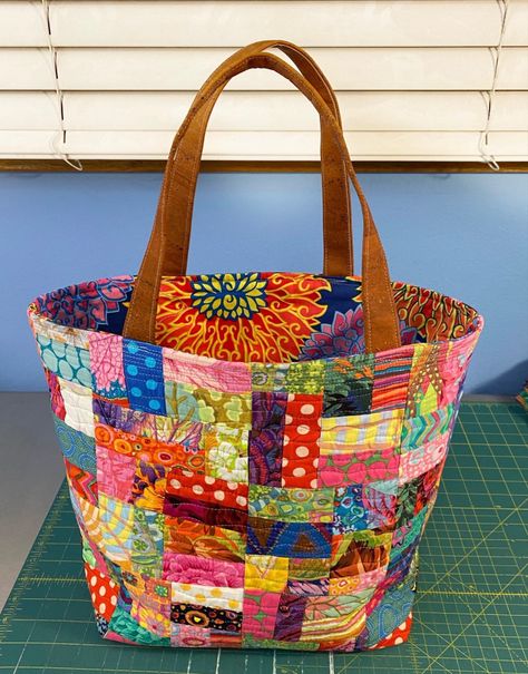 Crumb Block Bag on a Whim – agilejack Crumb Quilting, Crumb Quilts, Quilted Bag Patterns, Quilt Bags, Crumb Quilt, Quilt Bag, Quilted Bags, Scrappy Quilt Patterns, Bags Sewing