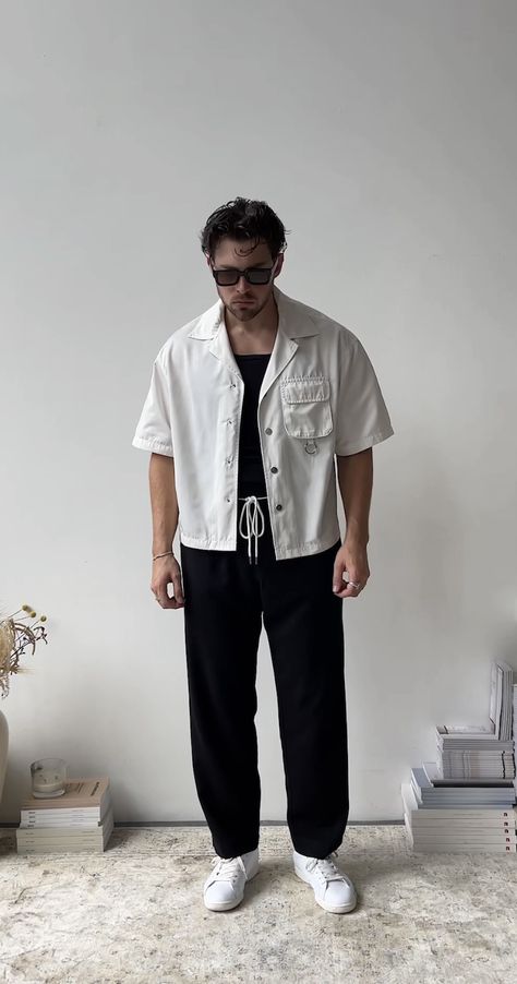 White Boxy Shirt Outfit, White And Black Outfit Men, White Shirt Outfit For Men Aesthetic, Khaki And Black Outfit, Boxy Shirt Outfit Men, Black And White Outfit For Men, White Oversized Shirt Outfit, Fit Boy, White Tops Outfit