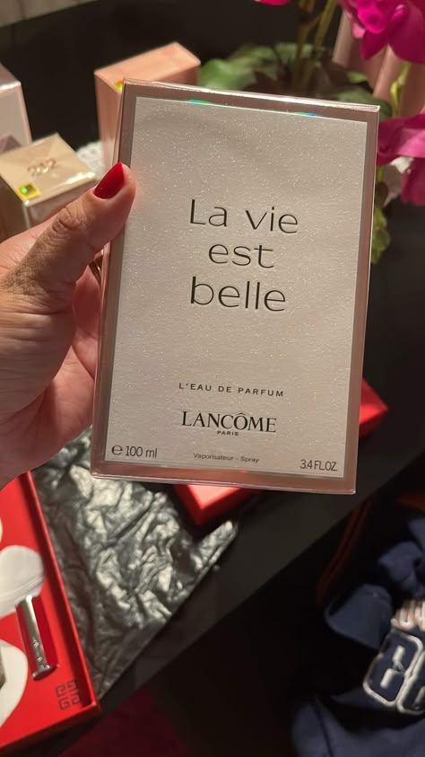 La Vest Belle Perfume, La Vie Est Belle Perfume, Belle Aesthetic, Lancome La Vie Est Belle, Lancome Perfume, Perfume Photography, Perfume Body Spray, Perfume Lover, Perfume Collection