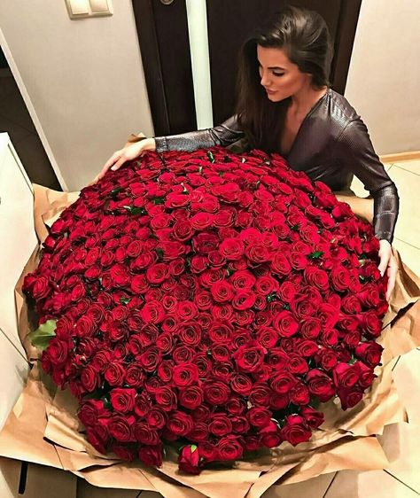 Gifts Bouquet, Giant Roses, Red Rose Bouquet, Bouquet Gift, Flowers Bouquet Gift, Flower Therapy, Beautiful Bouquet Of Flowers, Luxury Flowers, Marriage Life