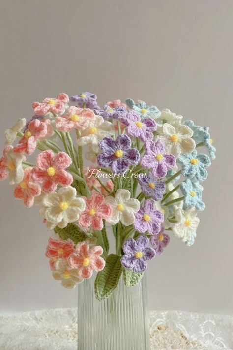 Pretty forget-me-not flowers for dining table decor, party table centerpiece Vase Crochet, Crochet Vase, Paper Flower Backdrop Diy, Diy Fall Ideas, Bouquet Crochet, Crochet Flowers Easy, Confection Au Crochet, Crochet Bouquet, Crochet Plant