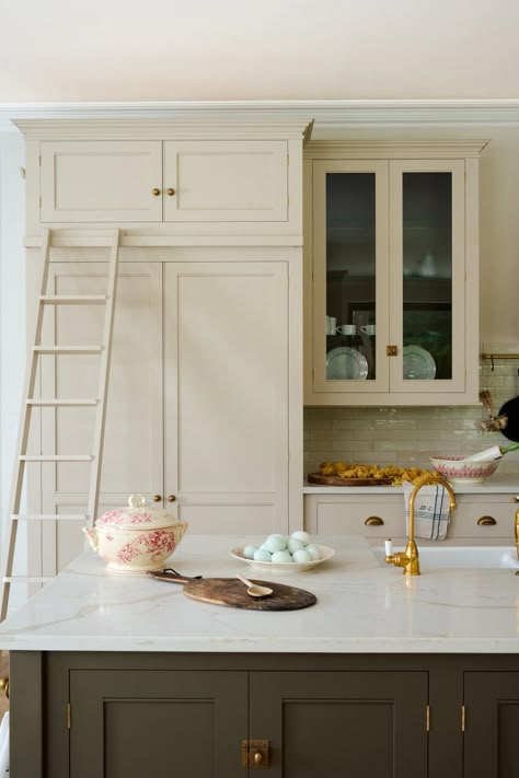 The Oxshott Kitchen | deVOL Kitchens Classic English Kitchen, Tan Kitchen, Timeless Kitchen Design, Island Ideas Kitchen, Devol Kitchens, Pantry Remodel, Alys Beach, Pantry Shelving, English Kitchens