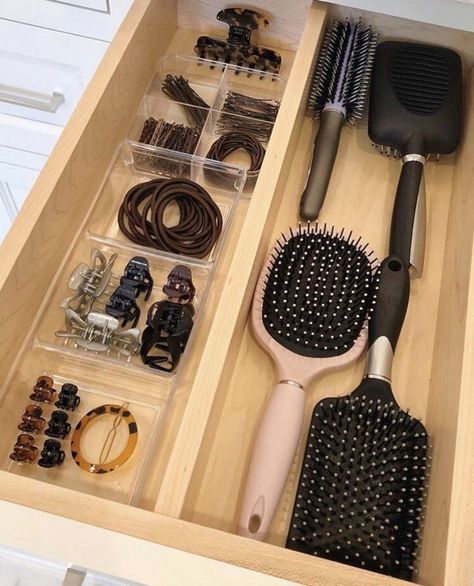 Dorm Bathroom Organization, Organiser Son Dressing, Dorm Bathroom, Room Organization Bedroom, House Organisation, Bathroom Decor Ideas, Home Organisation, Dream Room Inspiration, Drawer Organizers