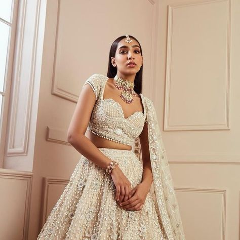 Luxury Embellished Off White Lehenga, Ejaazcouture Lehenga, Off White Embellished Lehenga For Wedding, Traditional White Embellished Lehenga, White Embellished Silk Lehenga, White Embellished Organza Lehenga, Ejaaz Couture, Corset Blouse, Embroidered Lehenga