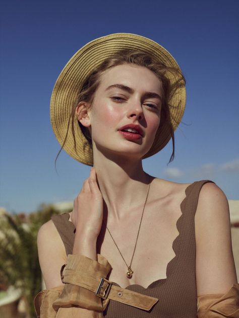 Hanna Verhees Wears Vacation Looks in Hello! Fashion Mode Editorials, 얼굴 드로잉, 얼굴 그리기, Fotografi Vintage, Photographie Portrait Inspiration, Face Photography, Victoria Secret Angels, Trik Fotografi, Portrait Inspiration