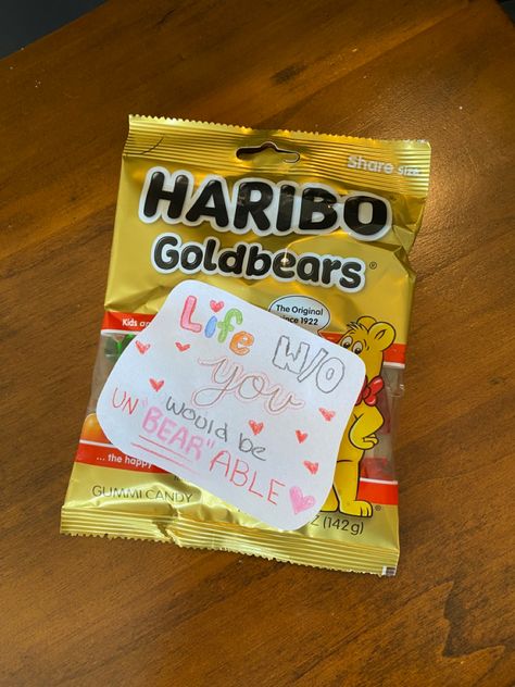 i think cheesy puns off of candy is the cutest thing ever Candy Pun Poster, Food Puns For Boyfriend Care Packages, Candy Puns For Boyfriend, Relationship Puns Boyfriends, Funny Candy Heart Messages, Candy Puns, Candy Notes, Cheesy Puns, Funny Note