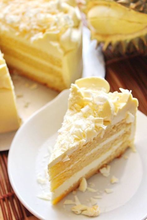 Durian white chocolate cheese mousse cake Durian Dessert, Durian Recipe, Durian Cake, White Chocolate Desserts, Cheese Mousse, Durian Fruit, Asian Cake, Mousse Dessert, Chocolate Cheese