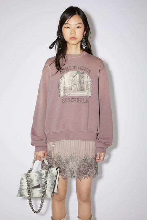 Dusty Purple Outfit, Acne Studios Outfit, Outfits With Color, Purple Skirt Outfit, Cozy Mood, Purple Crewneck, Clothing Studio, Woman Outfit, Purple Outfits