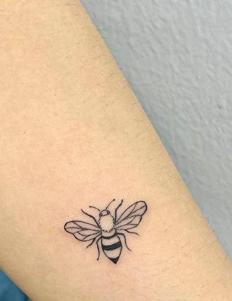 Fine Line Bee Tattoo, Small Bee Tattoo, Simple Line Tattoo, Book Tattoos, Strong Tattoos, Bumble Bee Tattoo, Small Pretty Tattoos, Small Tattoos Simple, Hand Poked Tattoo