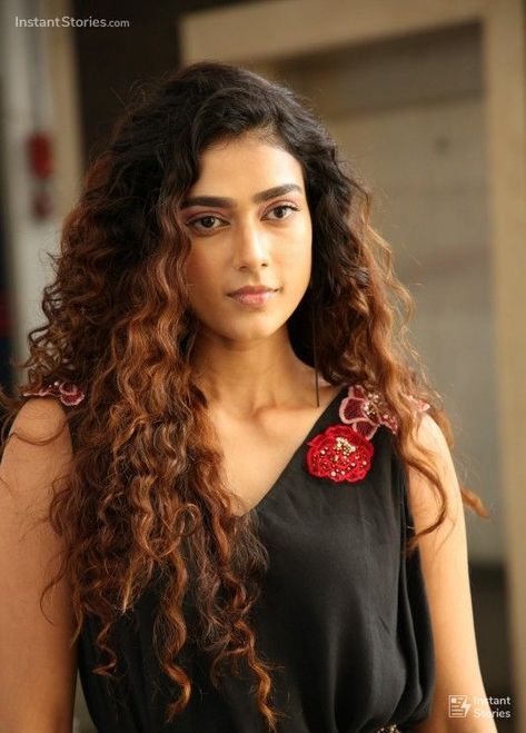 The images are in high quality (1080p, 4k) to download and use them as wallpapers, Whatsapp DP, Whatsapp status, etc. #AakankshaSingh Akanksha Singh, Aakanksha Singh, Alia Bhatt, Movie Reviews, Latest Pics, Actress Photos, Desi Beauty, Hd Photos, Bollywood Actress