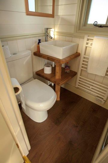 Looking for bathroom sink ideas that will make your bathroom look refreshed and new? You're in luck! Here are some great ideas that will have your bathroom looking its best in no time. Tiny House Ideas Cottages, Small Houses On Wheels, House Bathroom Designs, Narrowboat Interiors, Small House Layout, Build Your House, Tiny House Bathroom, Shepherds Hut, Tiny Bathrooms