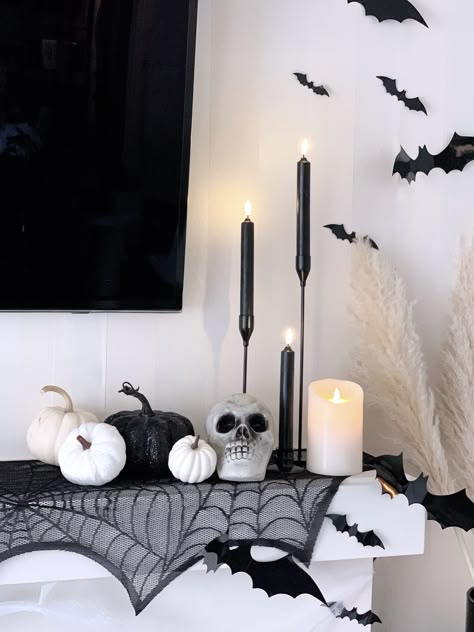 Halloween Salon Decorations, Black And Silver Halloween Decor, Minimal Halloween Decor, Living Room Halloween Decor, Halloween Living Room Decor, Modern Halloween Decor, Chic Halloween Decor, Halloween Living Room, Minimalist Halloween