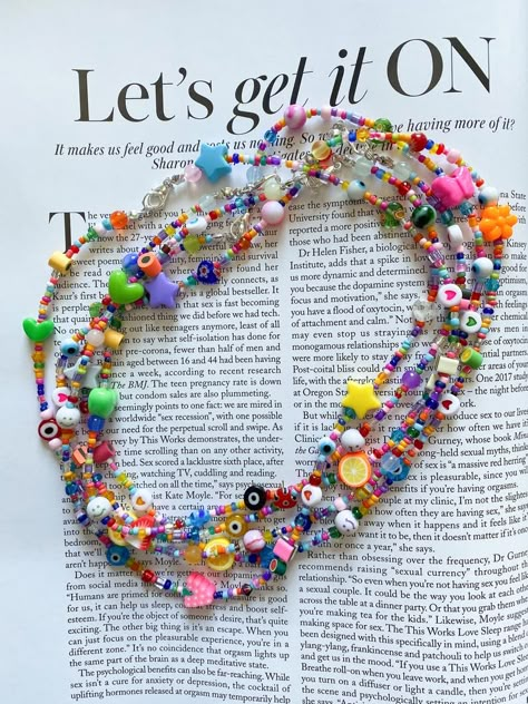 these photos aint mine <3 Pulseras Kandi, Long Statement Necklace, Indie Jewelry, Beaded Necklace Diy, Dope Jewelry, Beaded Jewellery, Necklace Diy, Beaded Accessories, Girly Jewelry