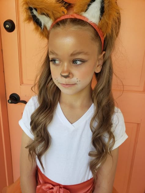 Chipmunk Halloween Makeup, Simple Fox Makeup Halloween, Fox Nose Makeup, Fox Costume Makeup Simple, Fox Halloween Makeup For Kids, Fox Halloween Makeup For Women, Simple Fox Face Paint, Halloween Fox Costume, Halloween Fox Makeup