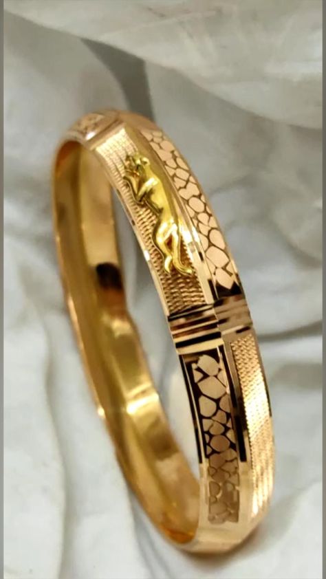 Latest Necklace Design, Mens Bracelet Gold Jewelry, Man Gold Bracelet Design, Mens Gold Chain Necklace, Gold Pendants For Men, Gents Bracelet, Bangle For Men, Kada Bangles, Gold Bangles For Women