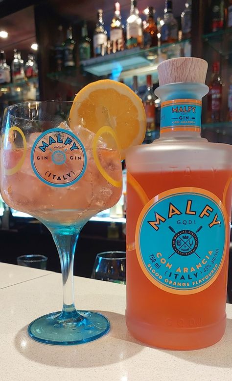 Malfy Gin, Wine Cookies, Wagon Wheel, Blood Orange, Wine Recipes, Gin, Wine, Orange, Quick Saves