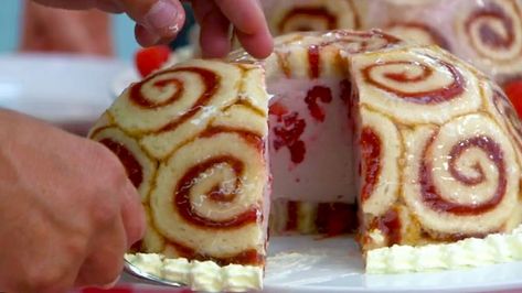 Mary Berry's Charlotte royale recipe - BBC Food Charlotte Royale Recipe, Charlotte Royale, Gbbo Recipes, Brain Cake, British Baking Show Recipes, British Bake Off Recipes, Baking Challenge, British Foods, Bake Off Recipes