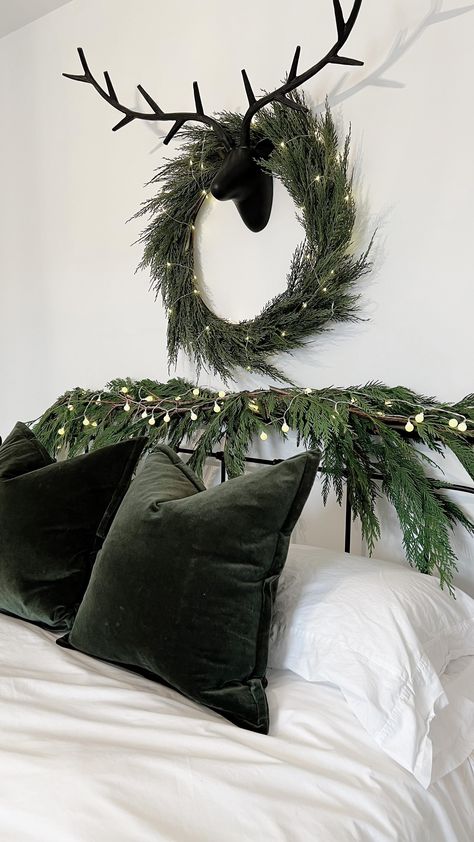 Sunday Favourites: Twenty Perfect Breakfast Nooks & Eleven Perfect Round Tables White Forest Christmas Decor, Emerald Green Black And White Christmas Decor, Black White Brown Green Christmas Tree, Dark Green And Black Christmas Decor, Green Gold Black Christmas Decor, Red Green Black And White Christmas, Black And Dark Green Christmas Decor, Black White Green Christmas Decor, Green Christmas Decor Bedroom