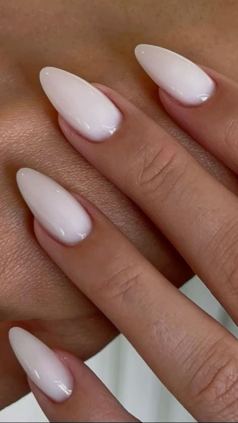 It Girl Nails Aesthetic, Clean Nails Aesthetic Design, Coconut Milk Nails, American White Nails, Badem Nokti, Long White Almond Nails, Almond Nails White Design, Nails Soft White, Almond White Nails