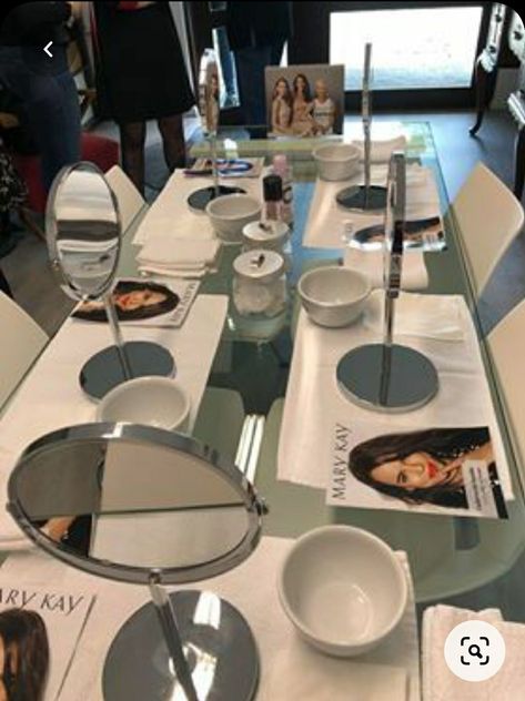 Makeup Masterclass Event Ideas, Beauty Studio Ideas, Kosmetyki Mary Kay, Spa Day Party, Mary Kay Career, Makeup Masterclass, Makeup Workshop, Esthetician Room Decor, Mary Kay Marketing